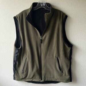 GAP Vest Reversible olive green and black athleisure size Large Winter